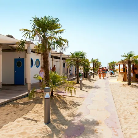 Villaggio Turistico Internazionale 5* ביביונה