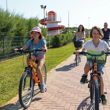 Villaggio Turistico Internazionale 5* ביביונה